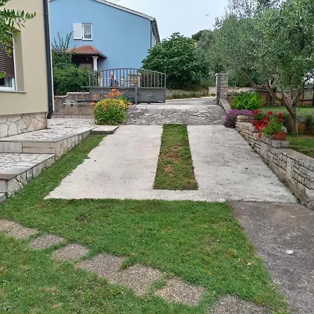 Tomi Apartament *