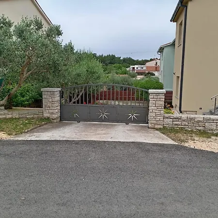 Tomi Apartament