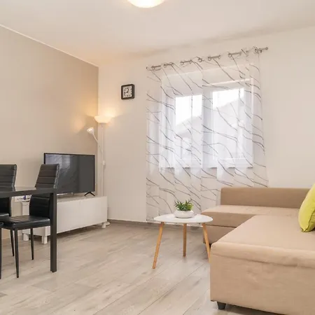 Tomi Apartment Pula