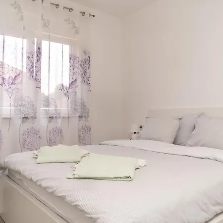 Apartment Tomi Pula